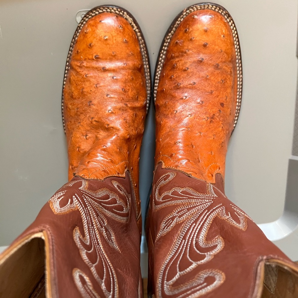 Leather men’s roper boots 

 Size 11D 
Made in the USA
HAND MADE
Great condition